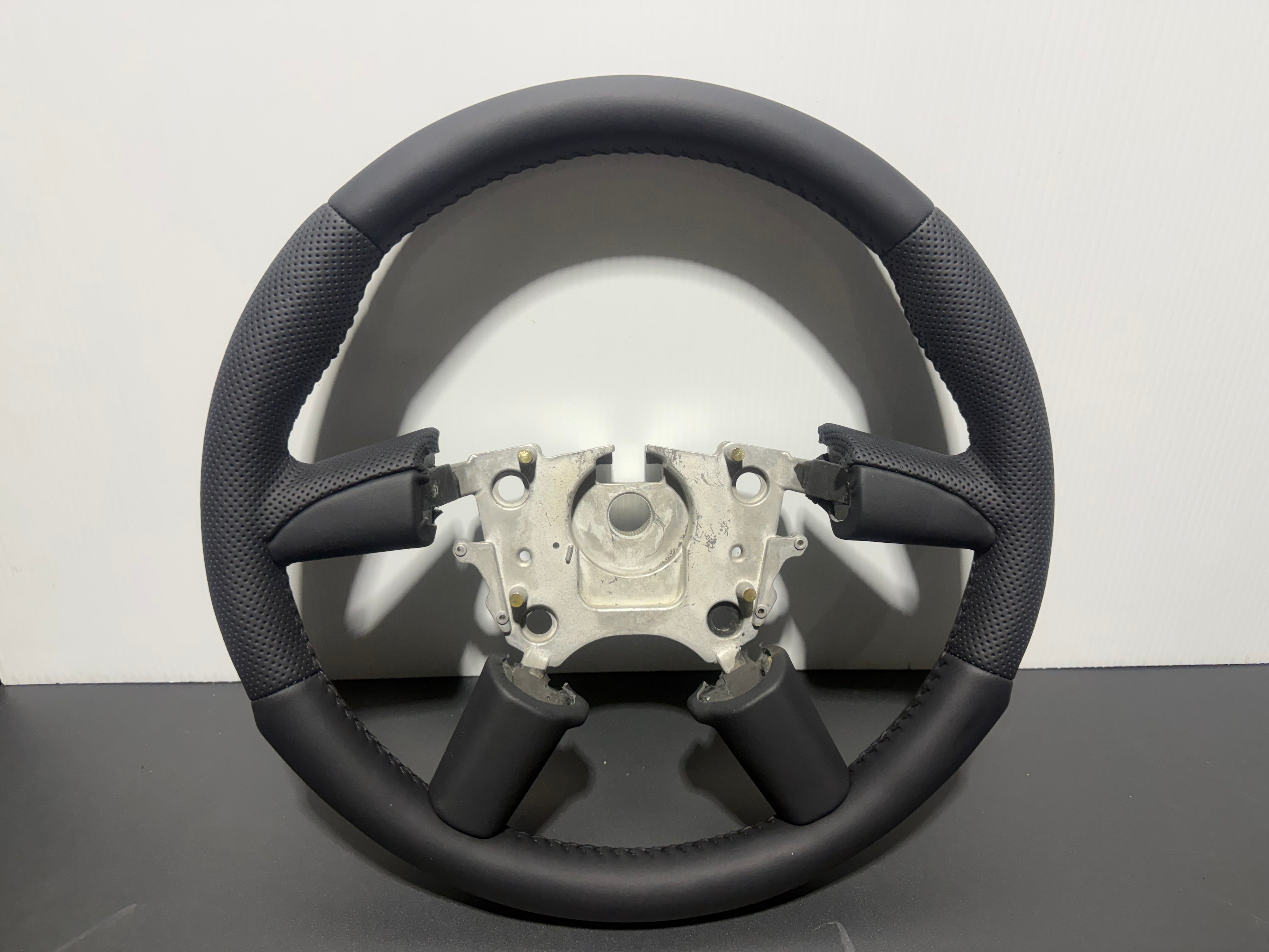 VY/VZ HSV Leather Steering Wheel