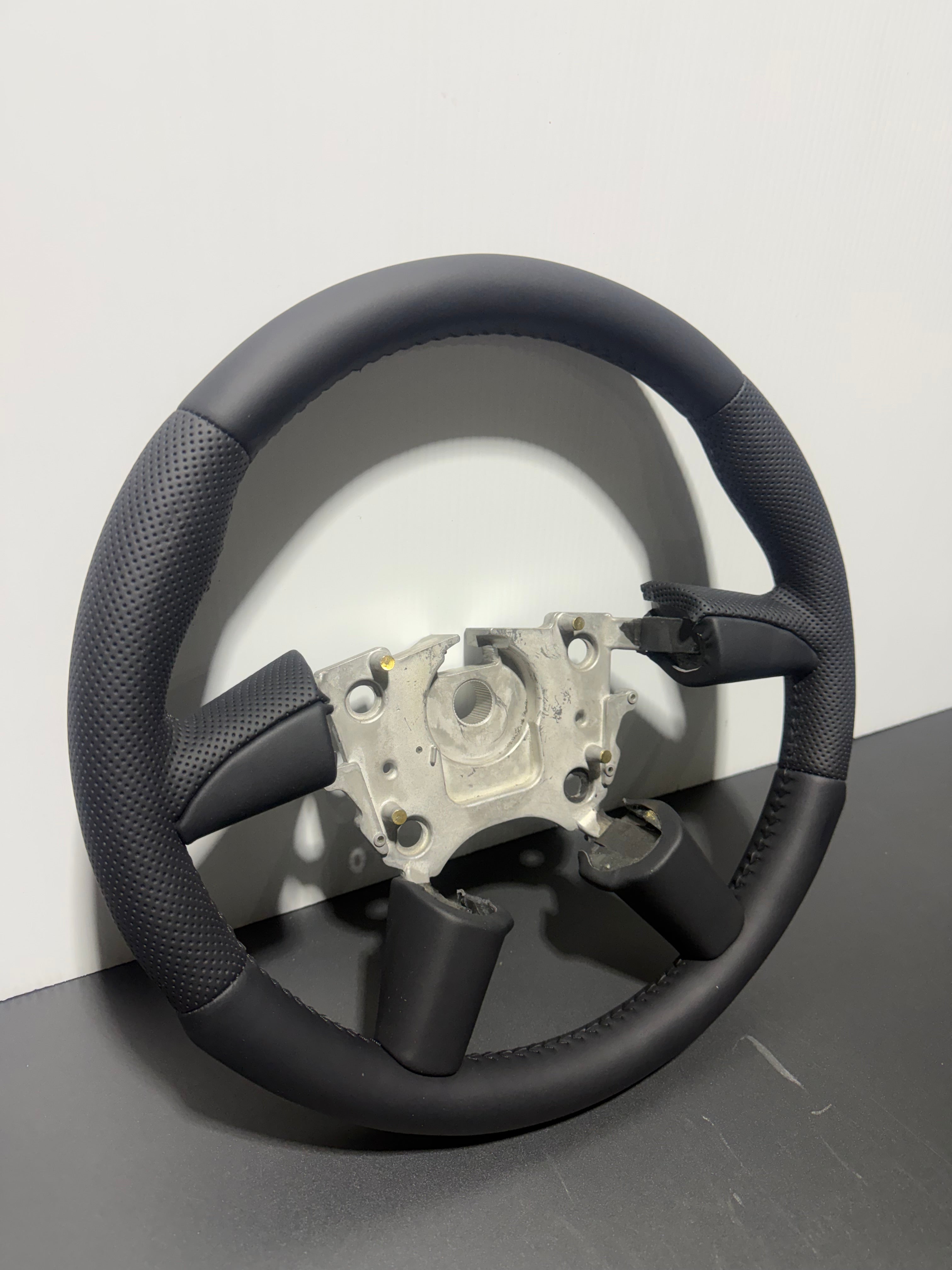 VY/VZ HSV Leather Steering Wheel