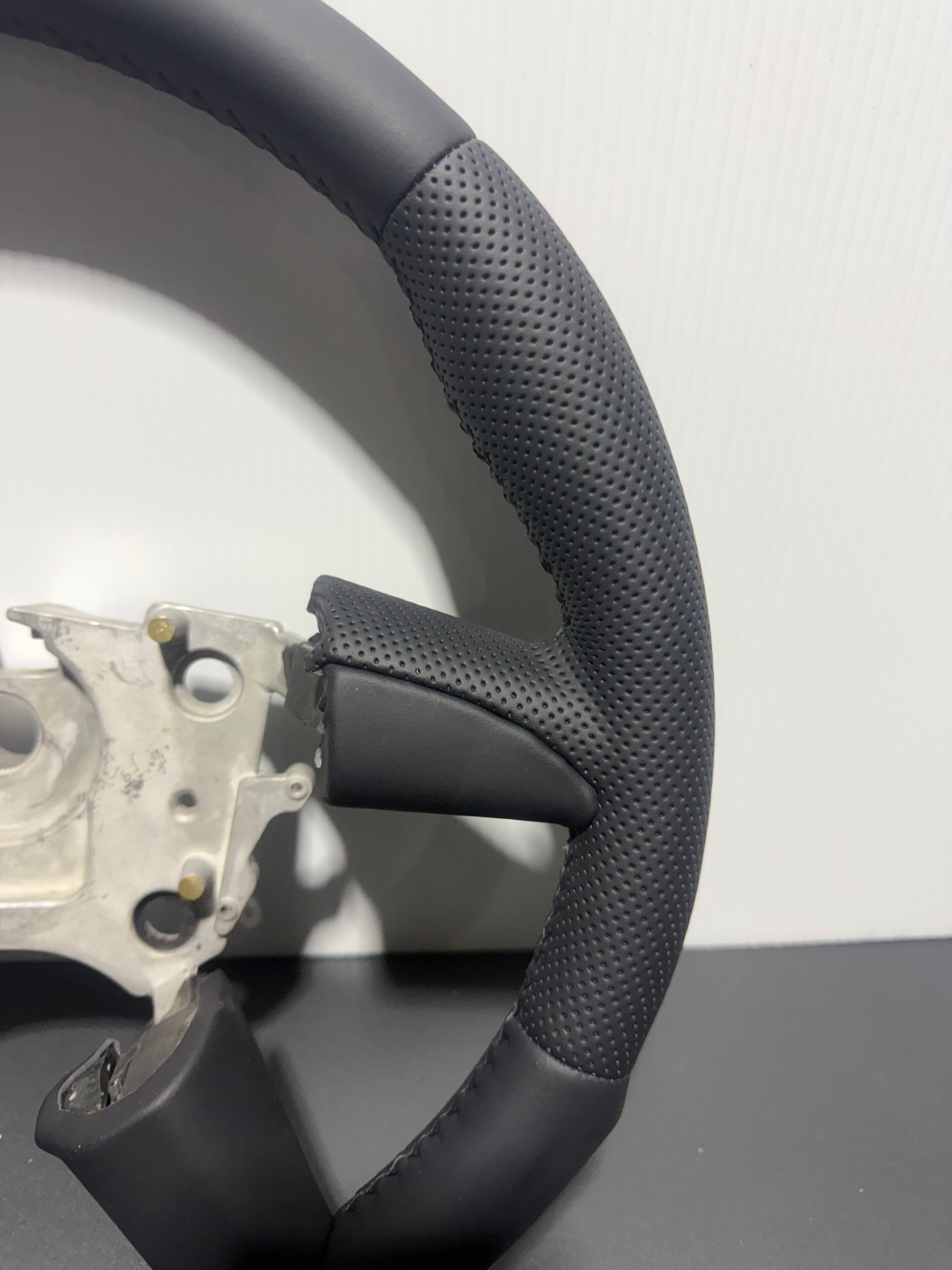 VY/VZ HSV Leather Steering Wheel